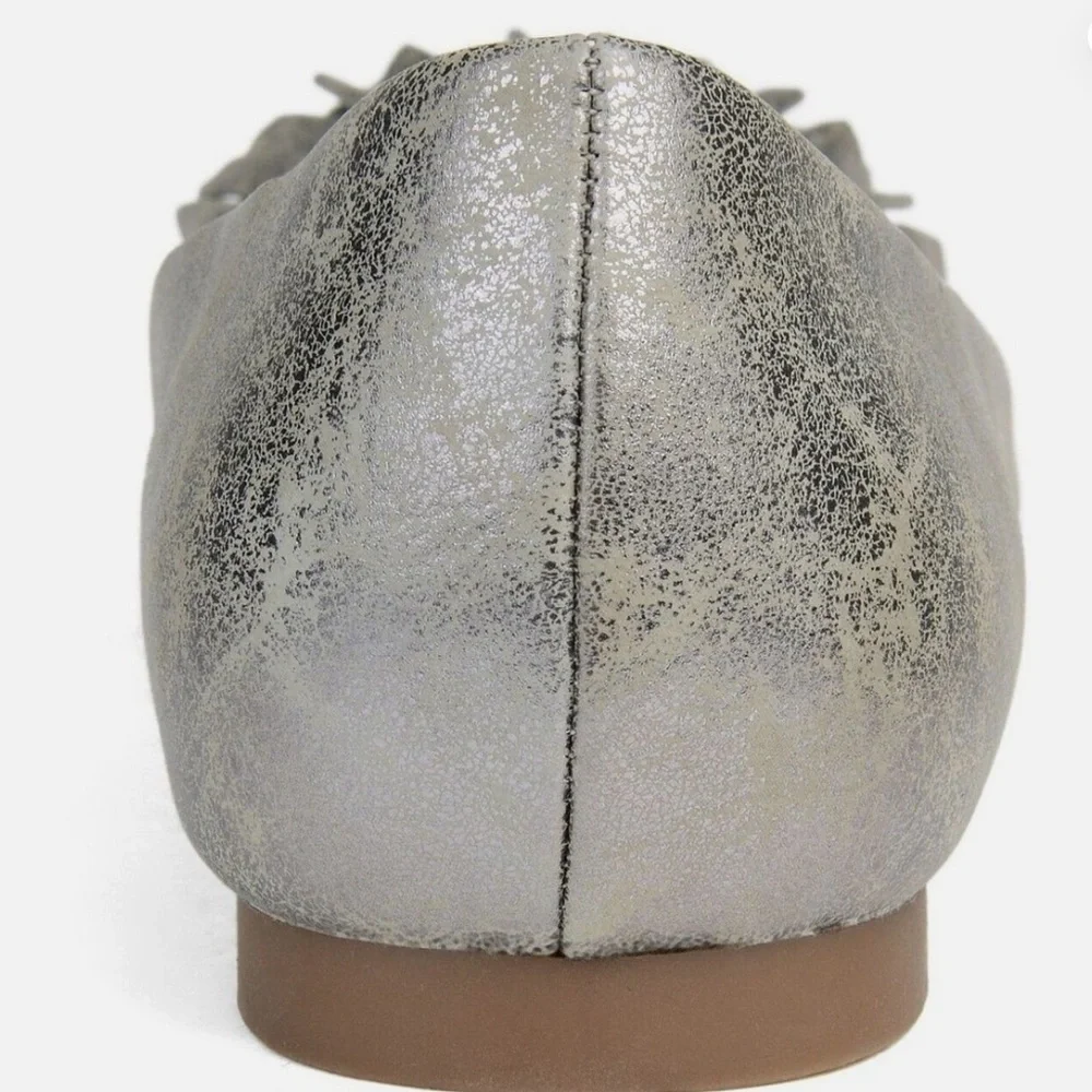 New Journee Collection Women’s Pewter Judy Flats with Ruffle Trim Vegan Leather‎